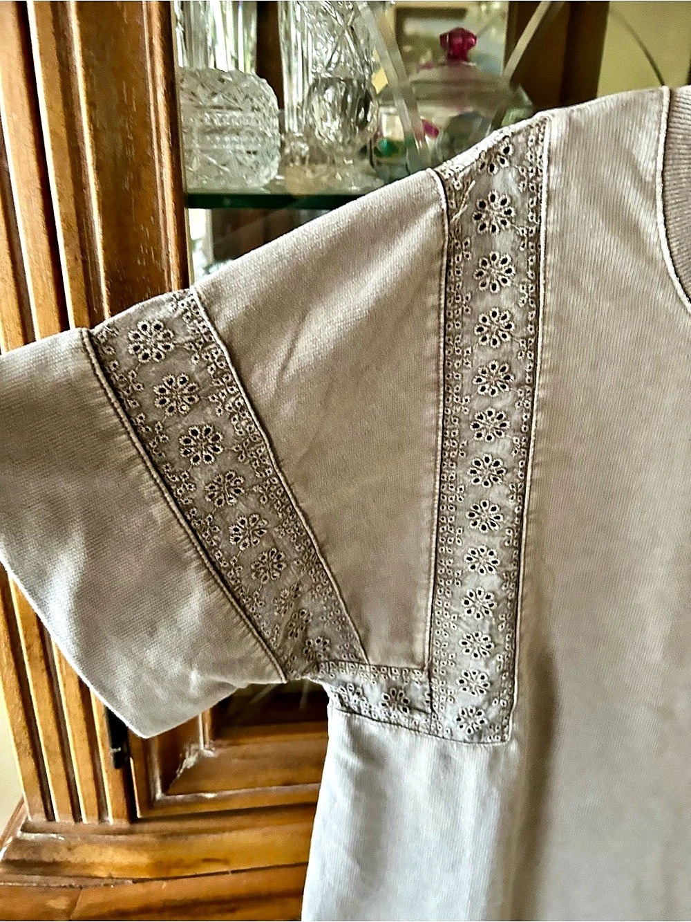 Jane & Delancey Embroidered Short Sleeve Top in Gray Size Small NWT - Picture 4 of 5